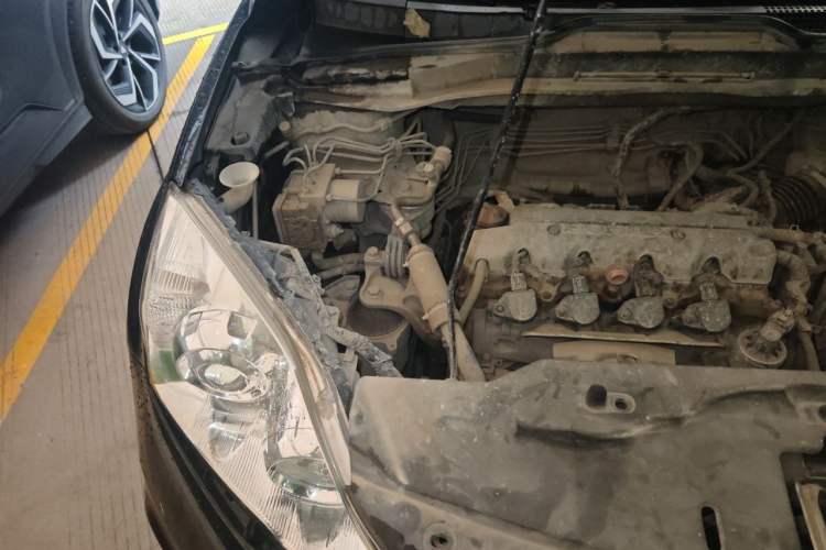 Used Honda CR-V 2010 2.0L automatic two-wheel drive urban version Engine Bay Right