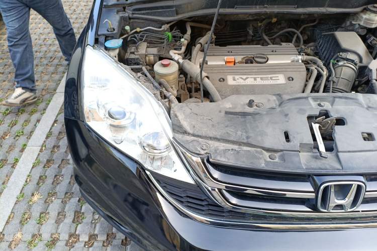 Used Honda CR-V 2010 2.4L automatic four-wheel drive luxury version Engine Bay Right