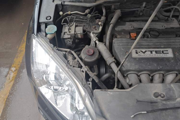 Used Honda CR-V 2010 2.4L automatic four-wheel drive luxury version Engine Bay Right