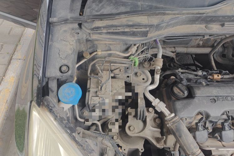 Used Honda CR-V 2010 2.0L automatic two-wheel drive urban version Engine Bay Right