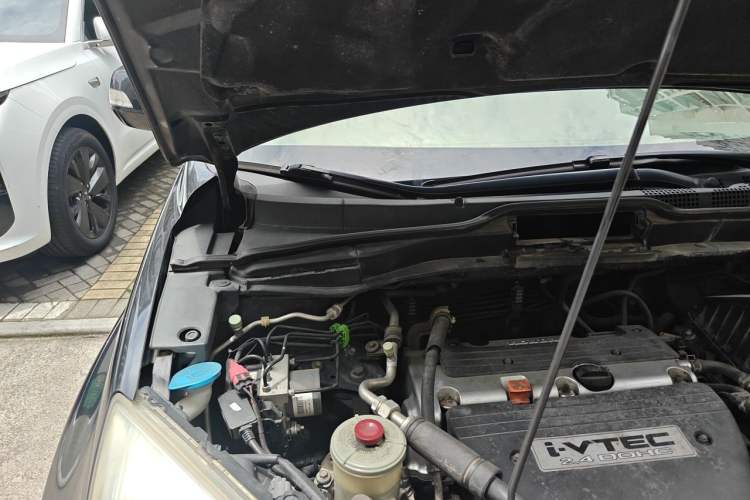 Used Honda CR-V 2010 2.4L automatic four-wheel drive luxury version Engine Bay Right