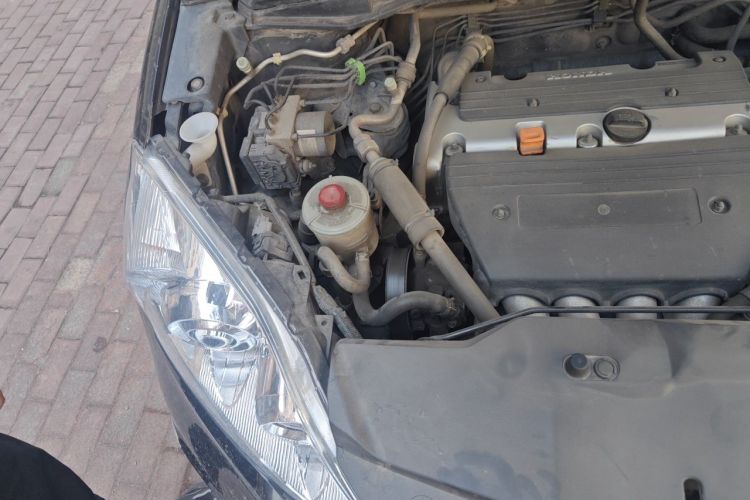 Used Honda CR-V 2010 2.4L automatic four-wheel drive luxury version Engine Bay Right