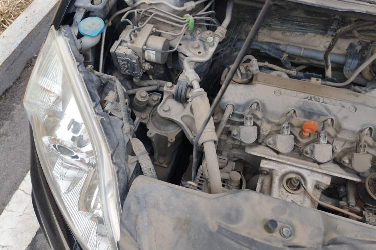 Used Honda CR-V 2010 2.0L Automatic Four-Wheel Drive Classic Edition Engine Bay Right