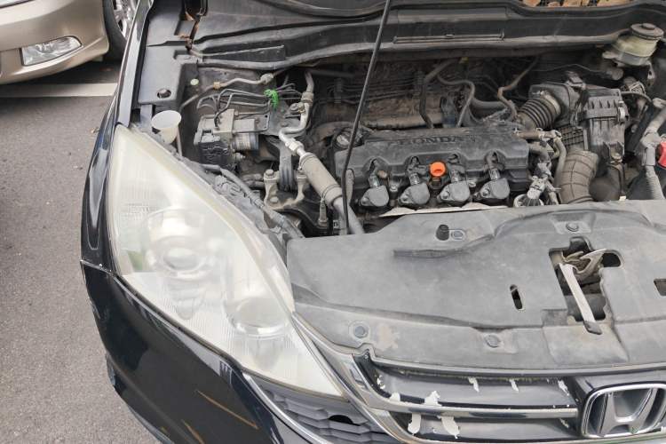 Used Honda CR-V 2010 2.0L automatic two-wheel drive urban version Engine Bay Right