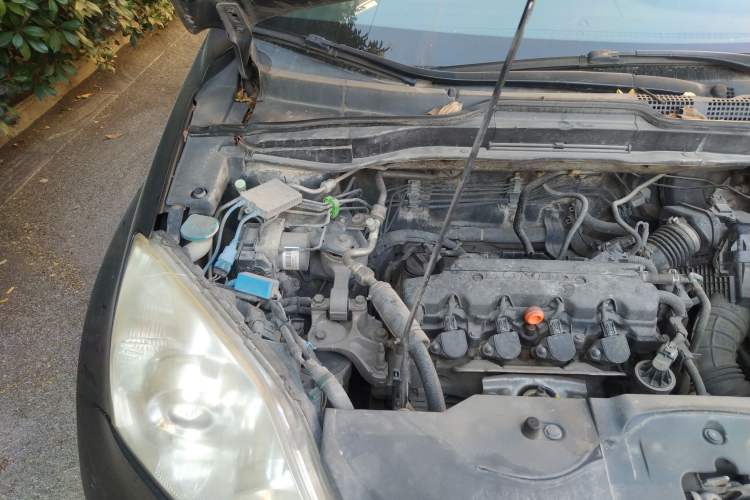 Used Honda CR-V 2010 2.0L manual two-wheel drive urban version Engine Bay Right