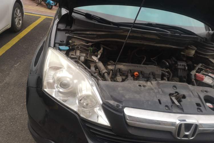 Used Honda CR-V 2010 2.0L manual two-wheel drive urban version Engine Bay Right