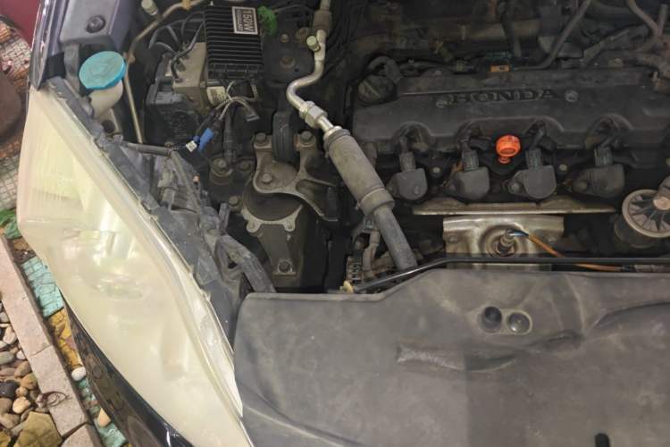 Used Honda CR-V 2010 2.0L automatic two-wheel drive urban version Engine Bay Right