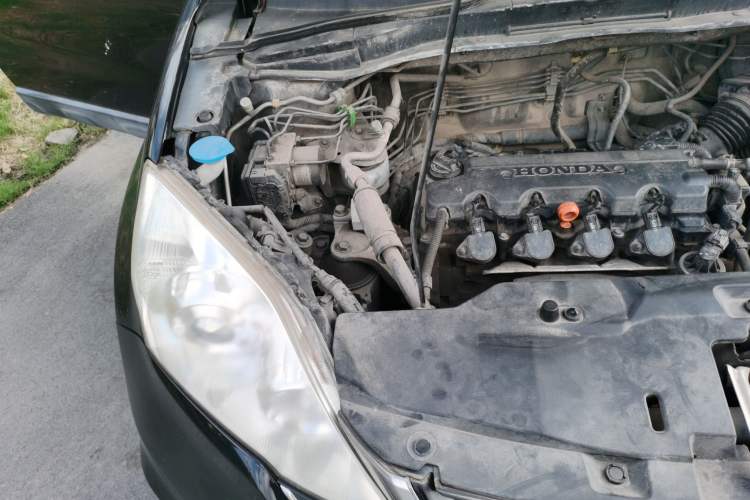 Used Honda CR-V 2010 2.0L manual two-wheel drive urban version Engine Bay Right
