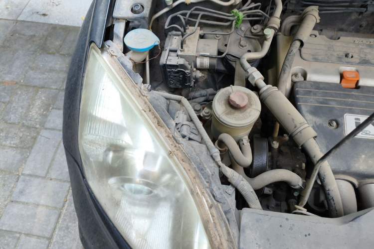 Used Honda CR-V 2010 2.4L automatic four-wheel drive luxury version Engine Bay Right