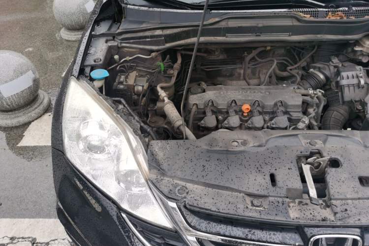 Used Honda CR-V 2010 2.0L manual two-wheel drive urban version Engine Bay Right