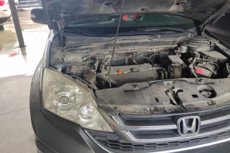 Used Honda CR-V 2010 2.4L automatic four-wheel drive luxury version Engine Bay Right