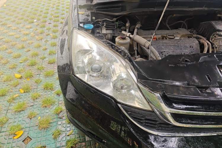 Used Honda CR-V 2010 2.4L automatic four-wheel drive luxury version Engine Bay Right