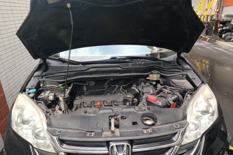 Used Honda CR-V 2010 2.0L automatic two-wheel drive urban version Engine Bay