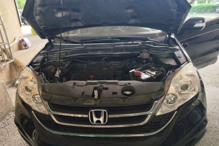 Used Honda CR-V 2010 2.0L automatic two-wheel drive urban version Engine Bay