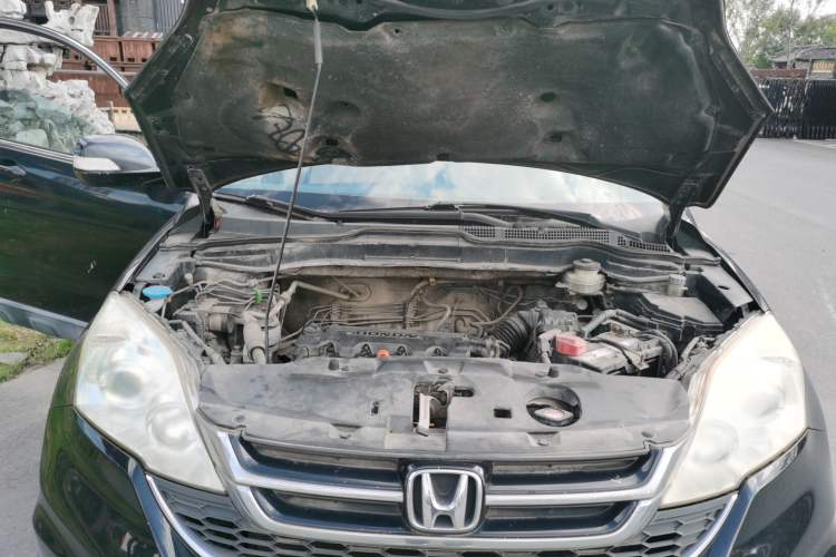 Used Honda CR-V 2010 2.0L manual two-wheel drive urban version Engine Bay
