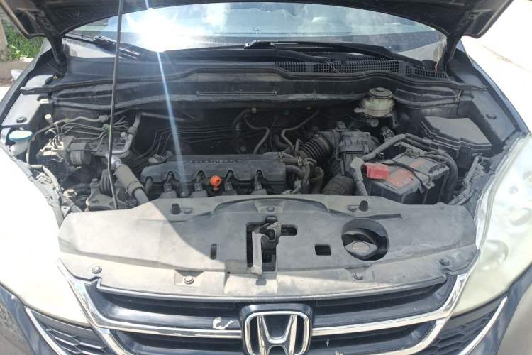 Used Honda CR-V 2010 2.0L automatic two-wheel drive urban version Engine Bay