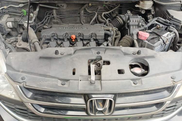 Used Honda CR-V 2010 2.0L automatic two-wheel drive urban version Engine Bay
