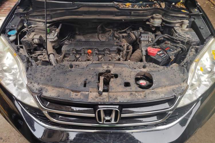 Used Honda CR-V 2010 2.0L manual two-wheel drive urban version Engine Bay