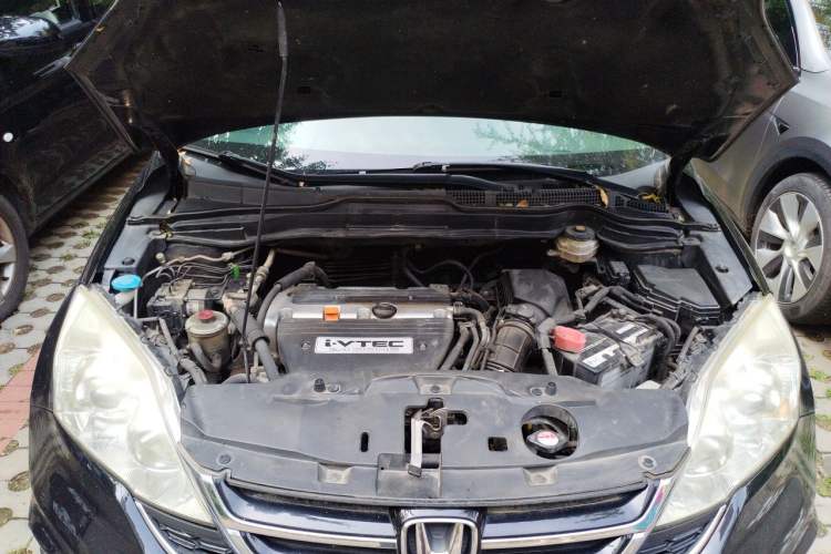 Used Honda CR-V 2010 2.4L automatic four-wheel drive luxury version Engine Bay