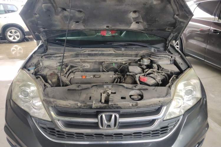 Used Honda CR-V 2010 2.4L automatic four-wheel drive luxury version Engine Bay