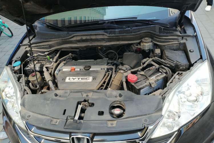 Used Honda CR-V 2010 2.4L automatic four-wheel drive luxury version Engine Bay