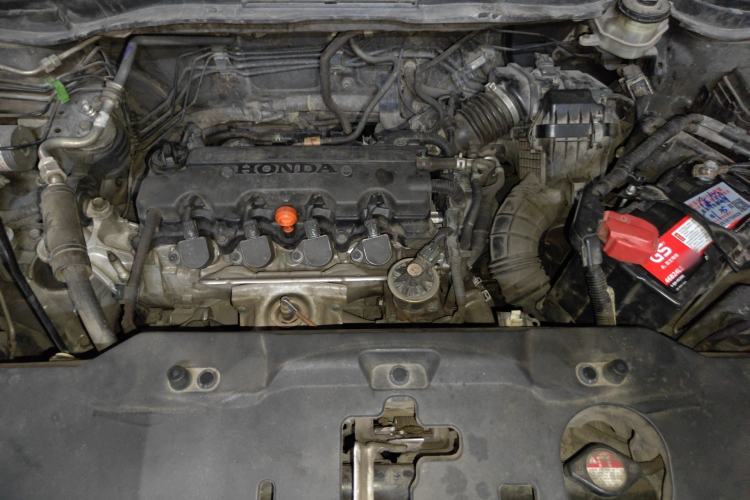 Used Honda CR-V 2010 2.0L automatic two-wheel drive urban version Engine Bay