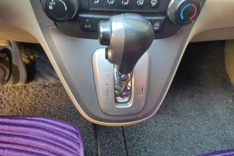 Used Honda CR-V 2010 2.0L automatic two-wheel drive urban version Gear Lever