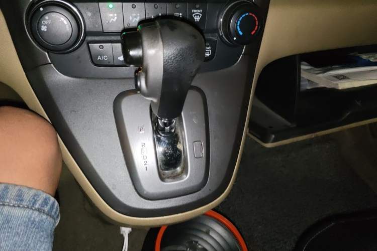 Used Honda CR-V 2010 2.0L automatic two-wheel drive urban version Gear Lever