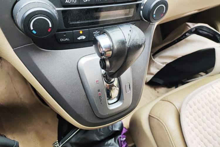 Used Honda CR-V 2010 2.4L automatic four-wheel drive luxury version Gear Lever
