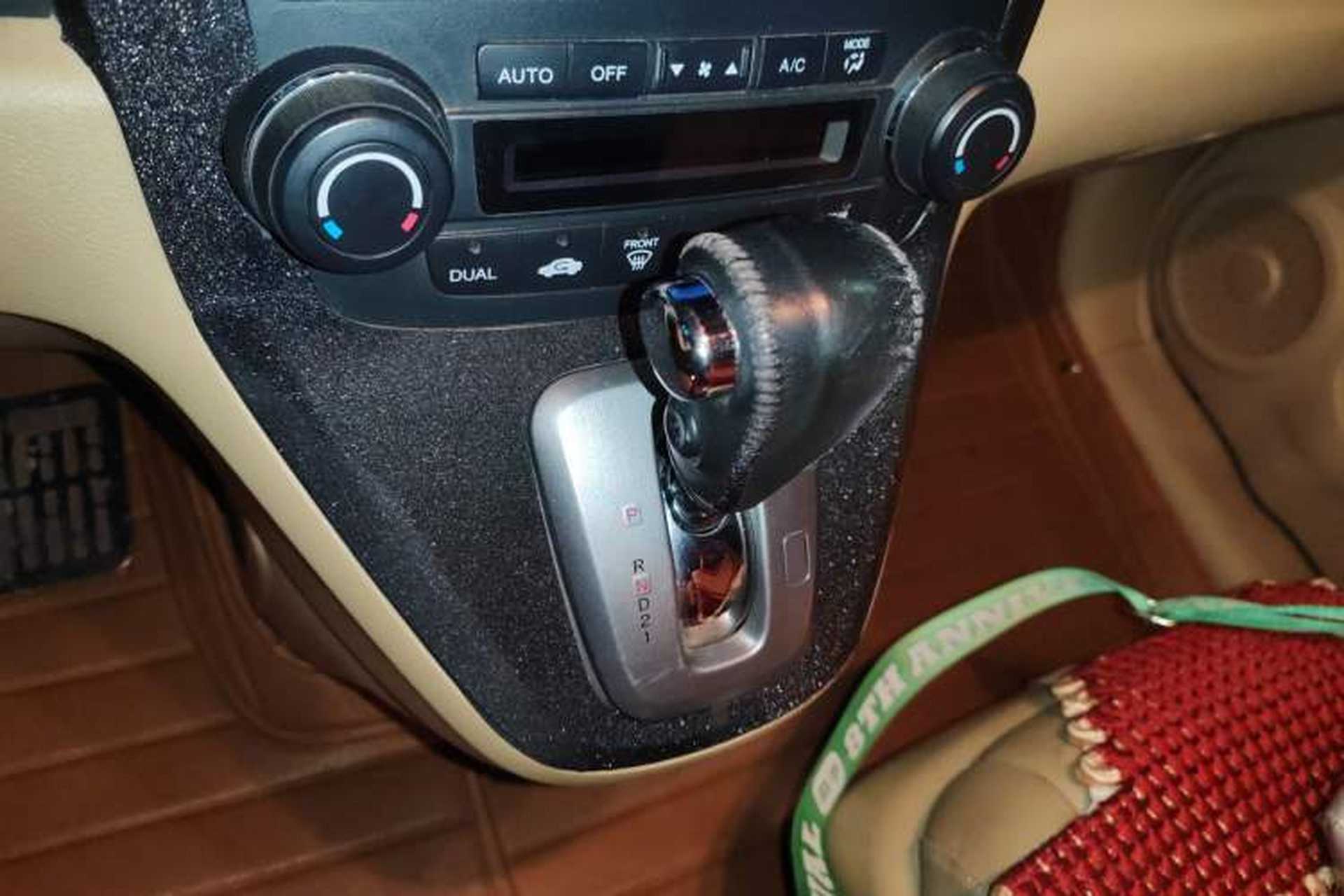 Used Honda CR-V 2010 2.4L automatic four-wheel drive luxury version Gear Lever