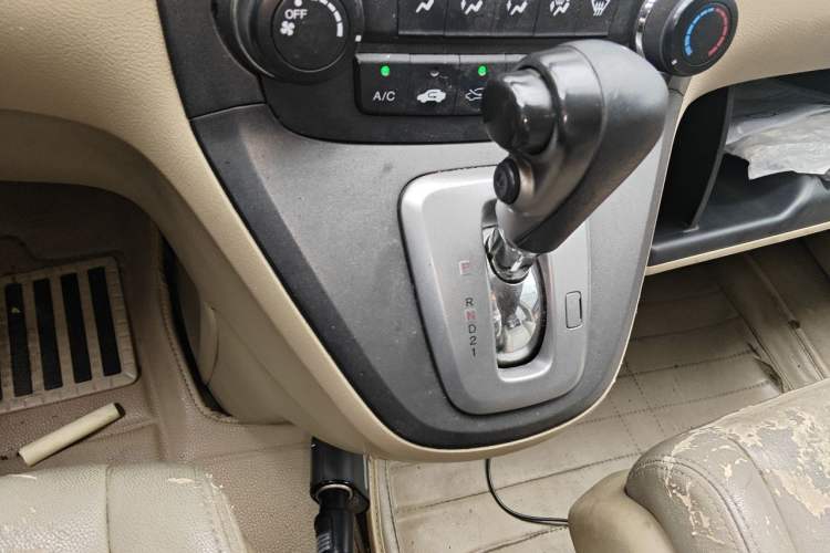 Used Honda CR-V 2010 2.0L automatic two-wheel drive urban version Gear Lever
