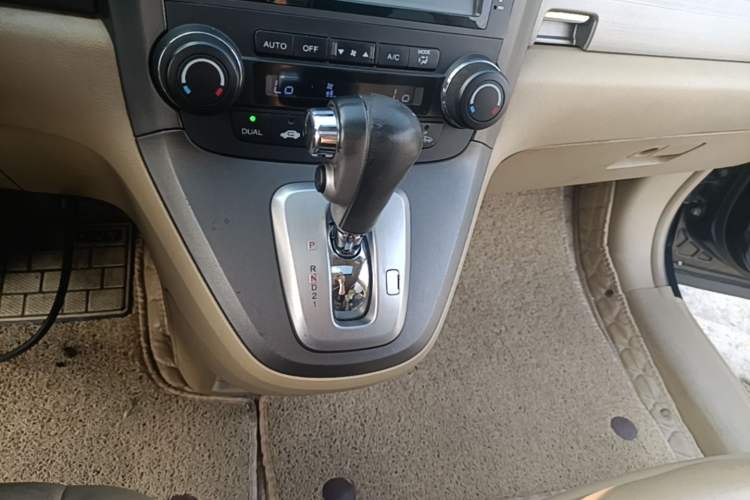 Used Honda CR-V 2010 2.4L automatic four-wheel drive luxury version Gear Lever