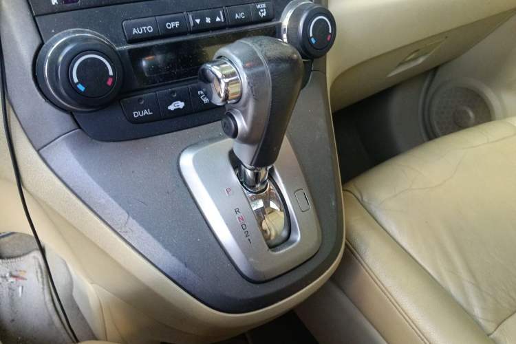 Used Honda CR-V 2010 2.4L automatic four-wheel drive luxury version Gear Lever