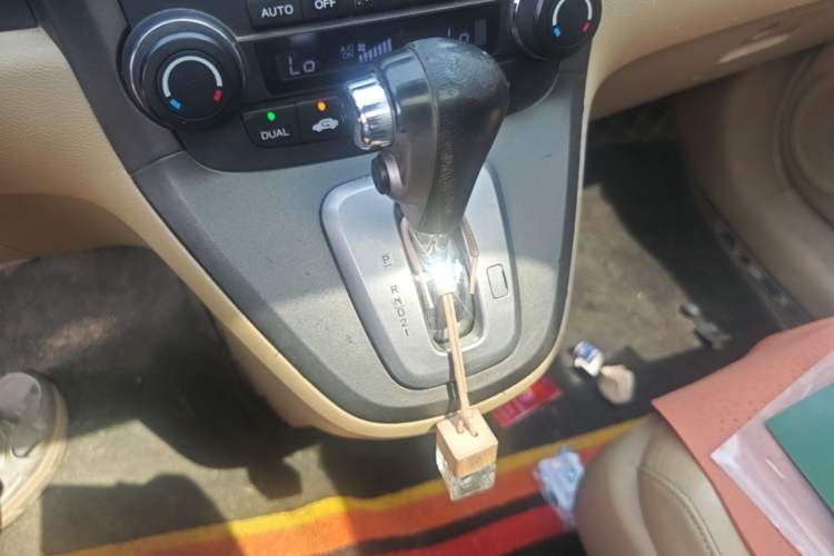 Used Honda CR-V 2010 2.4L automatic four-wheel drive luxury version Gear Lever