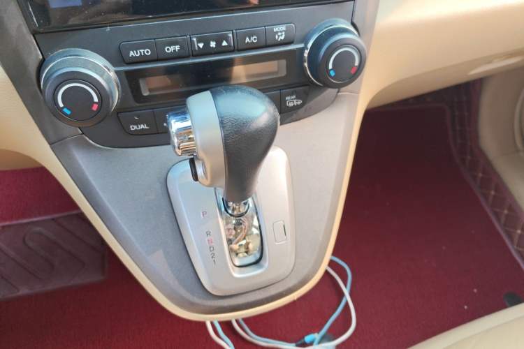 Used Honda CR-V 2010 2.4L automatic four-wheel drive luxury version Gear Lever