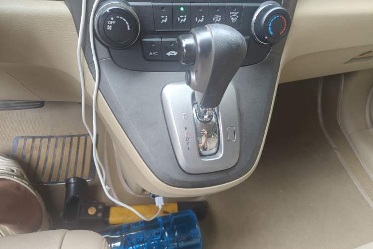 Used Honda CR-V 2010 2.0L automatic two-wheel drive urban version Gear Lever