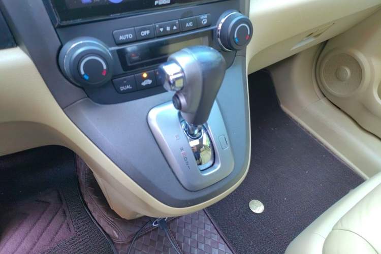 Used Honda CR-V 2010 2.4L automatic four-wheel drive luxury version Gear Lever