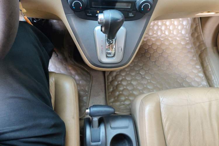 Used Honda CR-V 2010 2.4L automatic four-wheel drive luxury version Gear Lever
