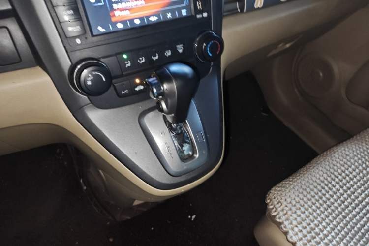 Used Honda CR-V 2010 2.0L automatic two-wheel drive urban version Gear Lever