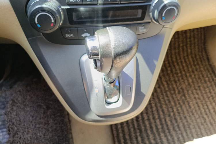 Used Honda CR-V 2010 2.4L automatic four-wheel drive luxury version Gear Lever