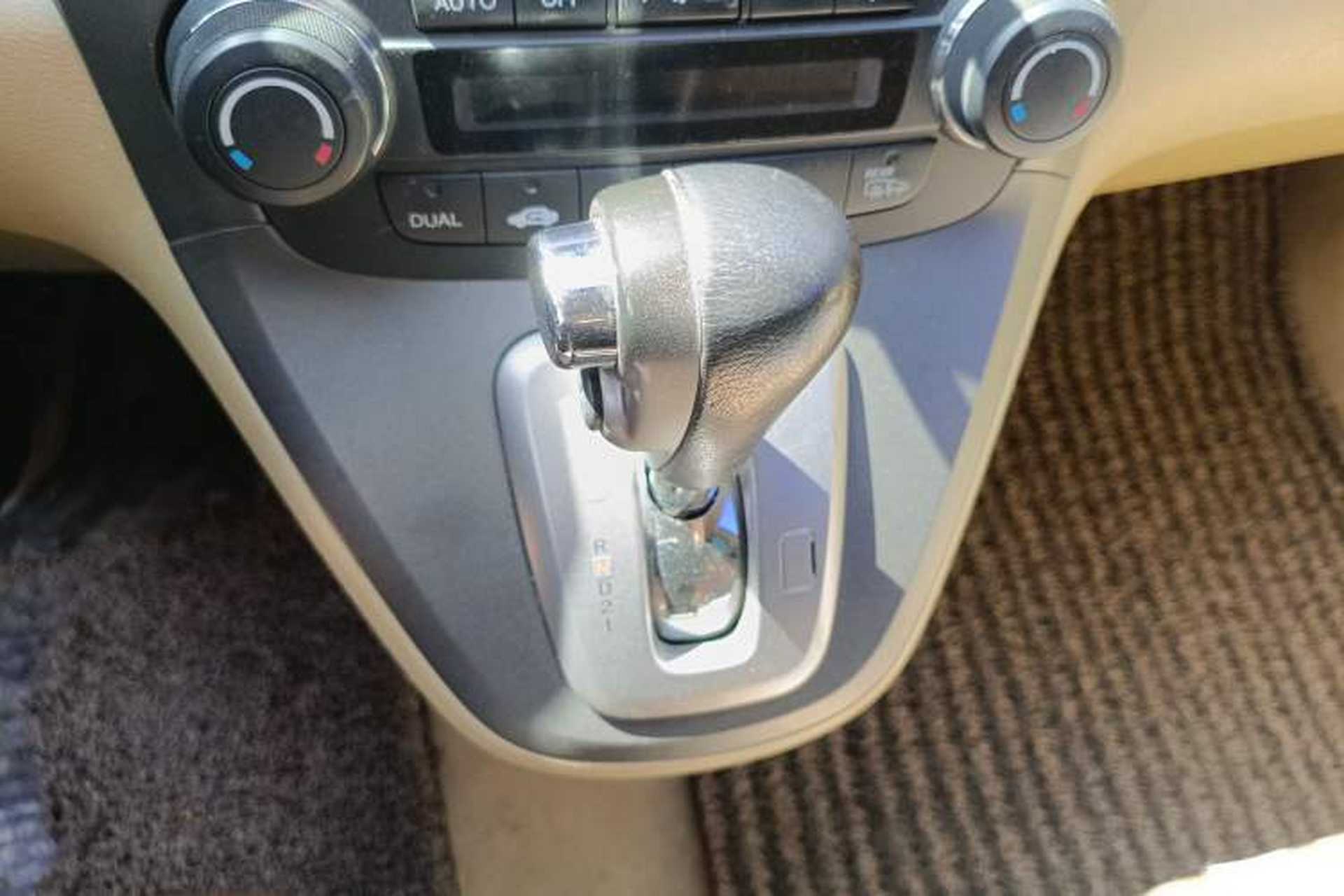 Used Honda CR-V 2010 2.4L automatic four-wheel drive luxury version Gear Lever