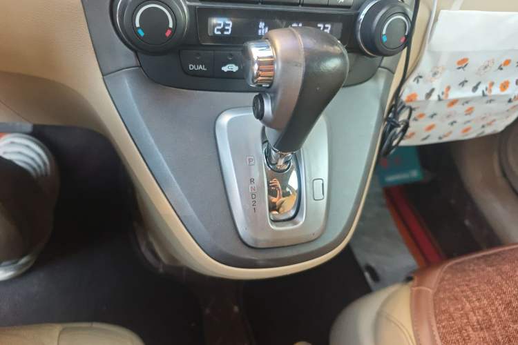 Used Honda CR-V 2010 2.4L automatic four-wheel drive luxury version Gear Lever
