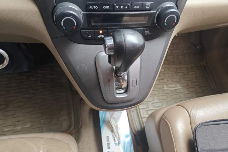 Used Honda CR-V 2010 2.4L automatic four-wheel drive luxury version Gear Lever
