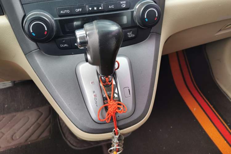 Used Honda CR-V 2010 2.4L automatic four-wheel drive luxury version Gear Lever