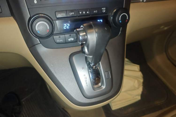 Used Honda CR-V 2010 2.4L automatic four-wheel drive luxury version Gear Lever