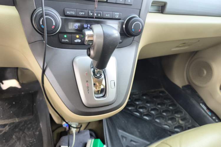 Used Honda CR-V 2010 2.4L automatic four-wheel drive luxury version Gear Lever