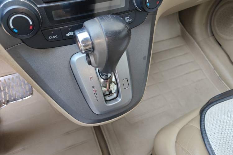 Used Honda CR-V 2010 2.4L automatic four-wheel drive luxury version Gear Lever