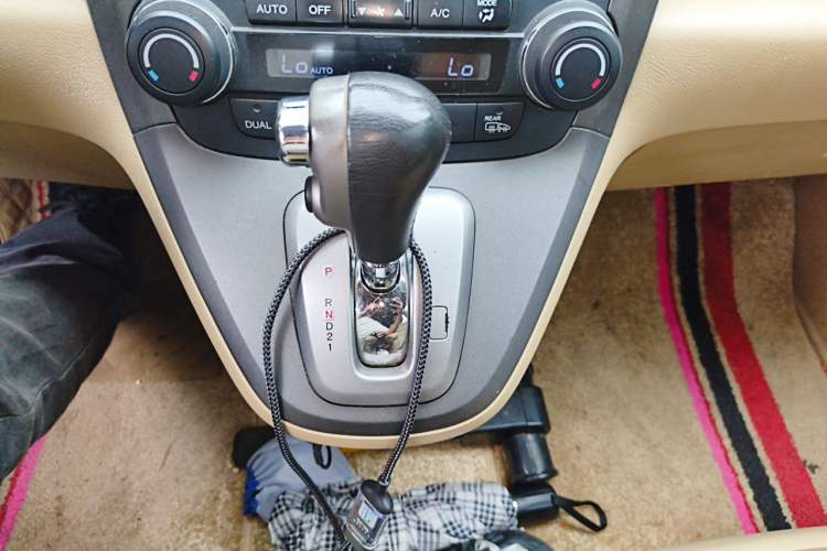 Used Honda CR-V 2010 2.4L automatic four-wheel drive luxury version Gear Lever