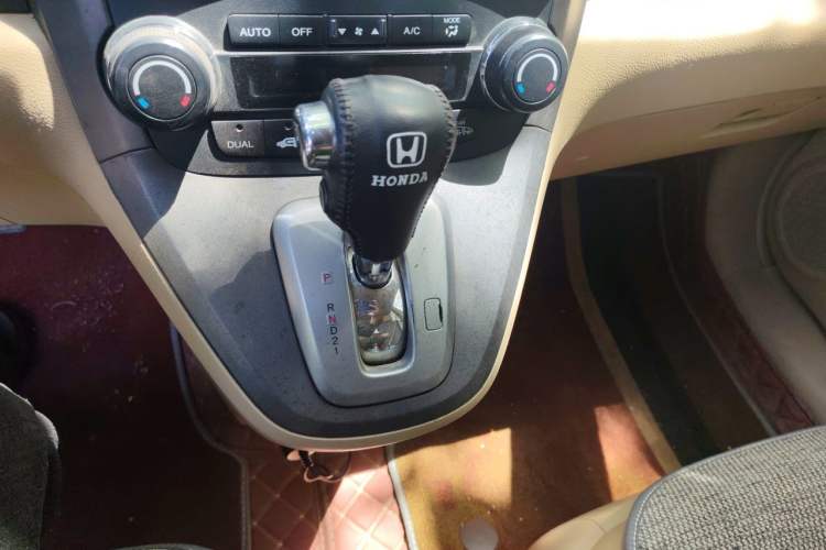 Used Honda CR-V 2010 2.4L automatic four-wheel drive luxury version Gear Lever