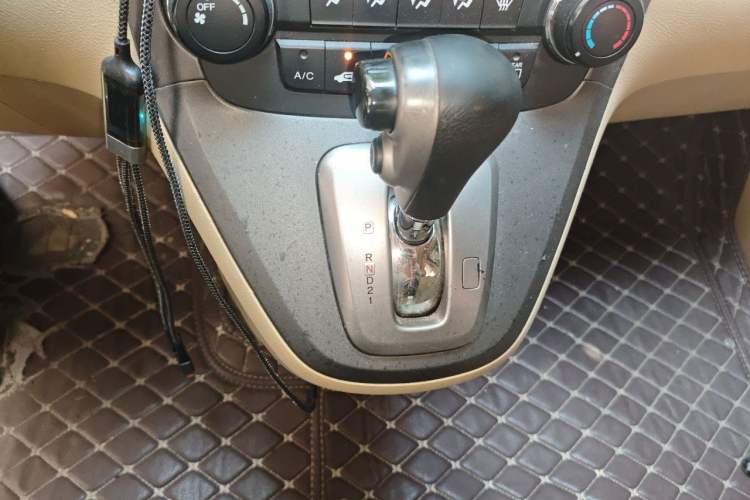 Used Honda CR-V 2010 2.0L automatic two-wheel drive urban version Gear Lever